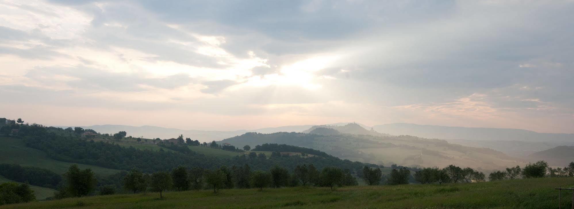 Tenuta Di Canonica โตดี ภายนอก รูปภาพ
