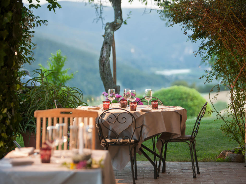 Tenuta Di Canonica โตดี ภายนอก รูปภาพ
