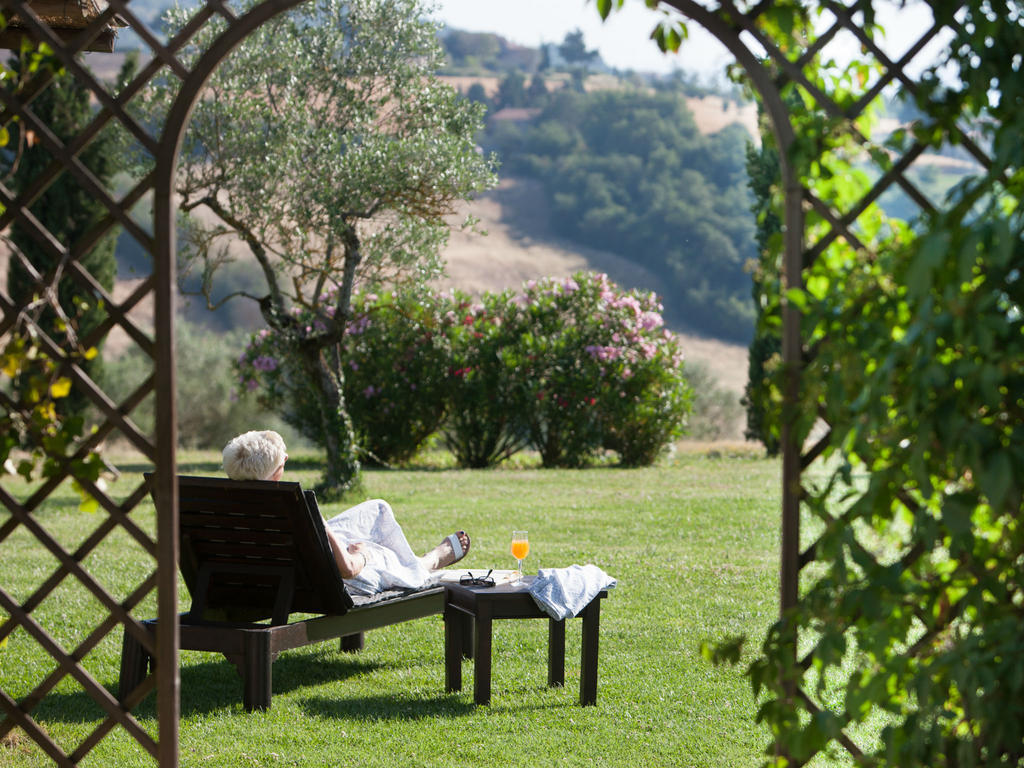 Tenuta Di Canonica โตดี ภายนอก รูปภาพ